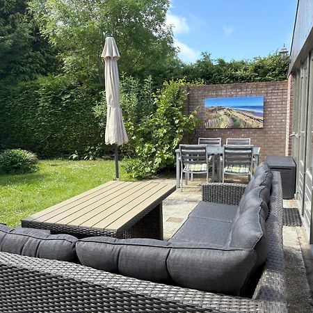 Gemuetliches, Helles Ferienhaus Mit Privatem Garten In Gepflegtem Ferienpark Warmenhuizen Exterior photo